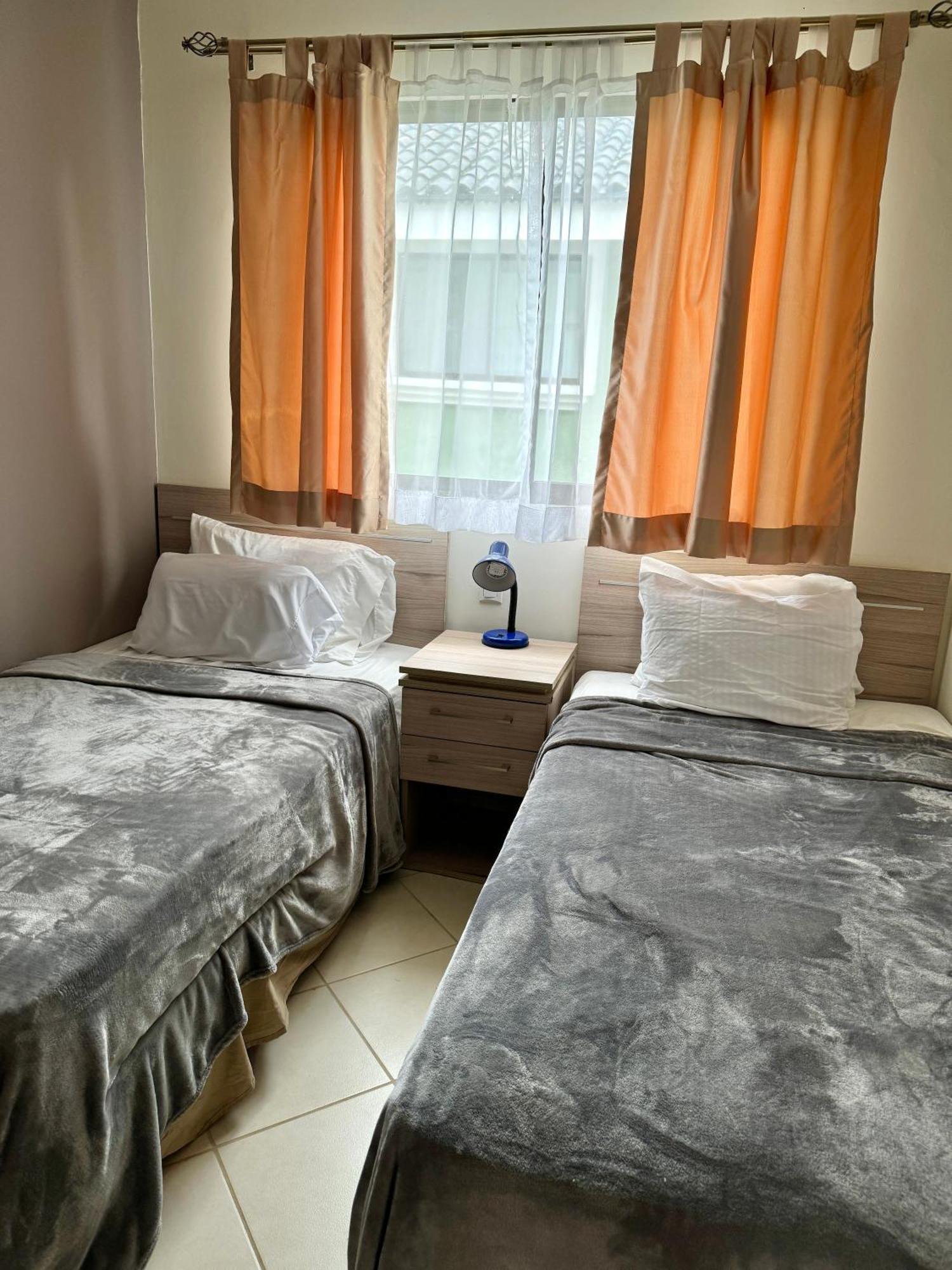 Sandy Shore Two Bedroom Across Сasa de vacaciones *
