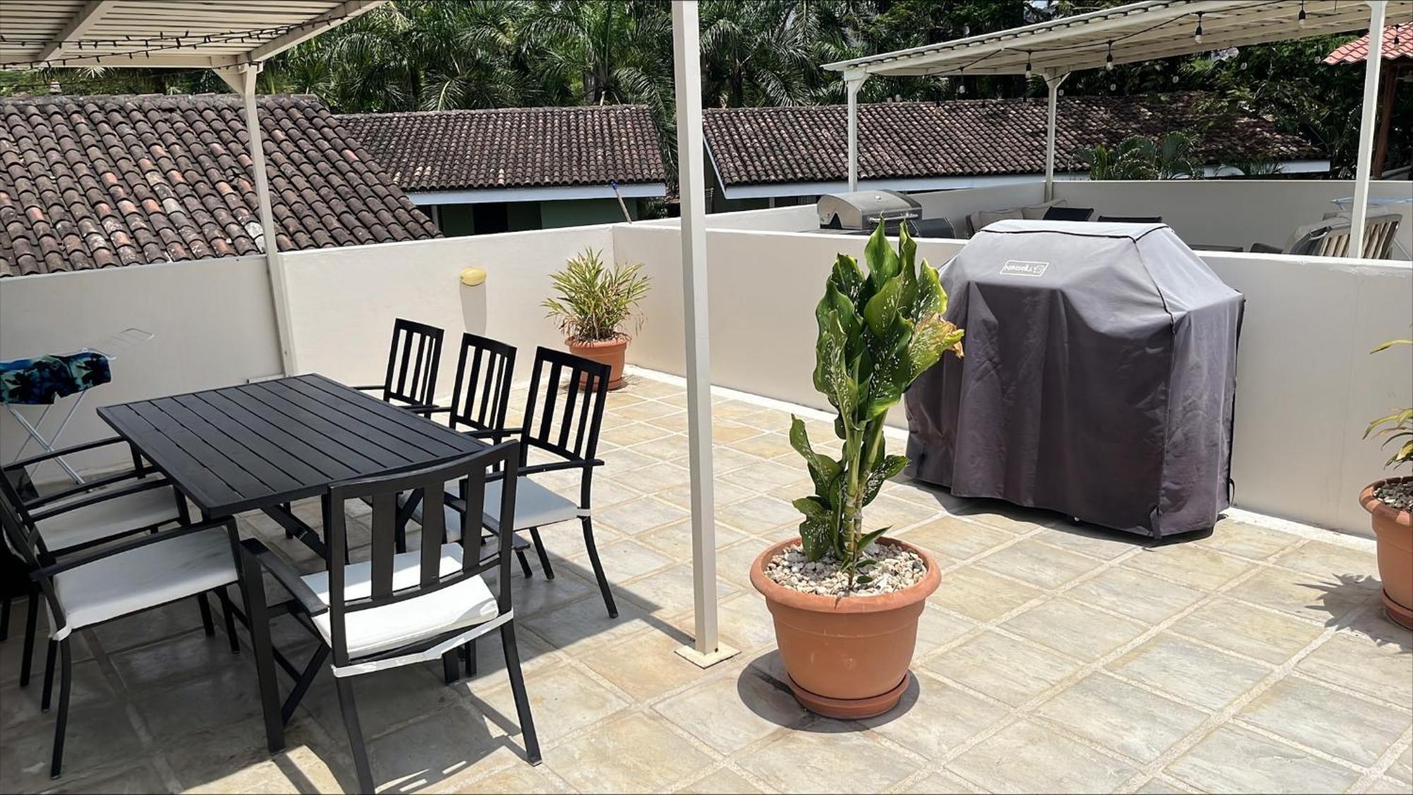 Сasa de vacaciones Sandy Shore Two Bedroom Across *